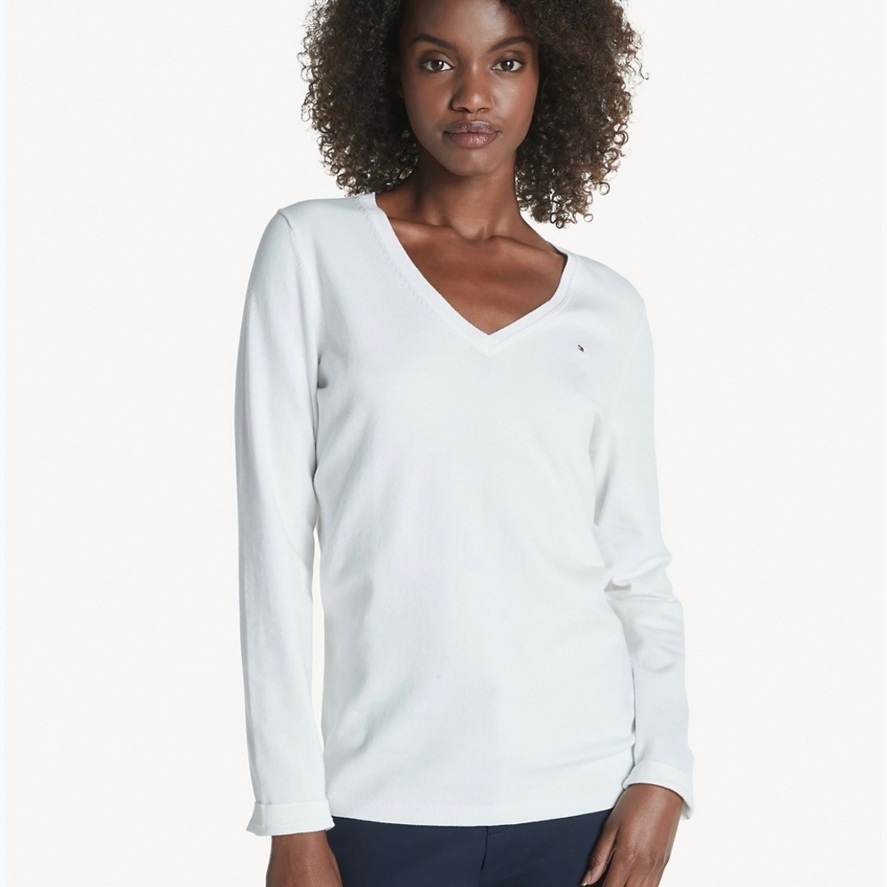 TOMMY HILFIGER
Essential Solid V-NECK Sweater, white